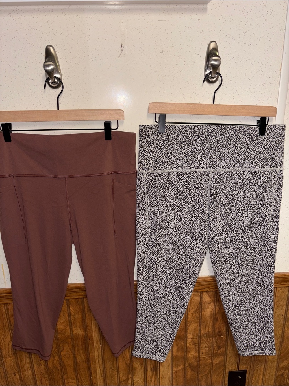 Athleta - Salutation Stash Pocket Capris bundle (size XL/1X)